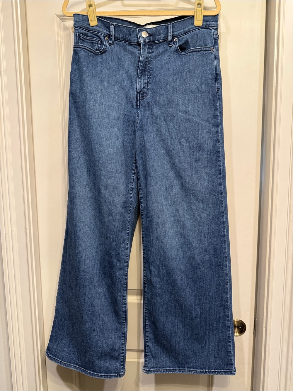 Frame Denim Wide-Leg Jeans in Medium Blue